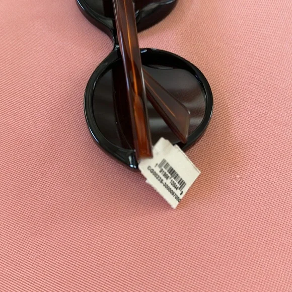 New Gucci Sun Glasses. Brown With Black Frame. - Picture 9 of 12